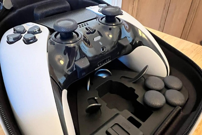 can you use a PS5 Controller on a PS4